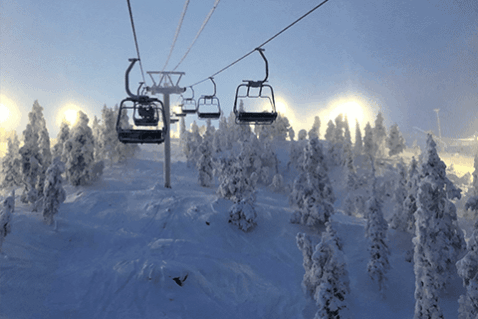 02 Taksin kumppanin Otaxi Kuusamon kuljettaja vie Rukalla olevat turistit turvallisesti perille