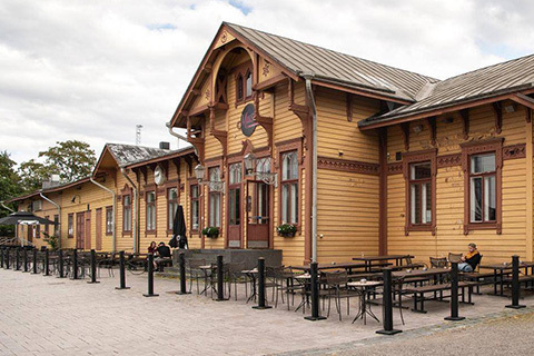 Jyväskylän rautatieasema oli viime vuonna taksitilausten yleisin määränpää – myös suositut hotellit ja ravintolat nousivat listalle