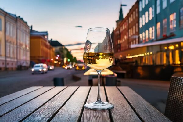 Tässä ovat Helsingin kesän suosituimmat terassit ja baarit – ensimmäisellä sijalla tuttu ja tunnettu paikka 