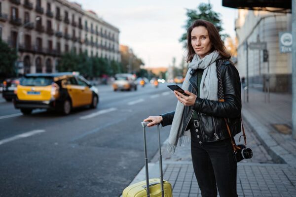 Taksin tilaaminen ulkomailla – vinkit turvalliseen matkaan 
