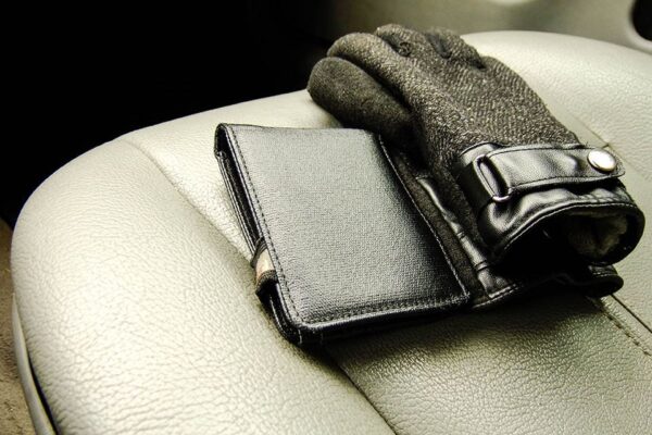 Taksinkuljettajat kertovat: Aikuisten leluja, tekohampaita ja minkkiturkkeja – näitä asioita suomalaiset unohtavat takseihin 