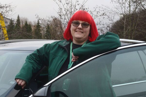 Mirva Mertoluoto ajaa taksia Järvenpäässä ja tekee huippulaadukasta työtä