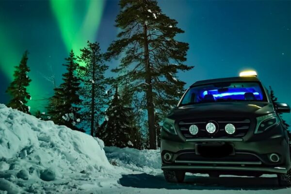 ”35 vuotta ajokokemusta vastaa 350 vuoden elämänkokemusta” – hauskat sattumukset Lapin taksissa 